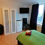 Loewen Guest house *